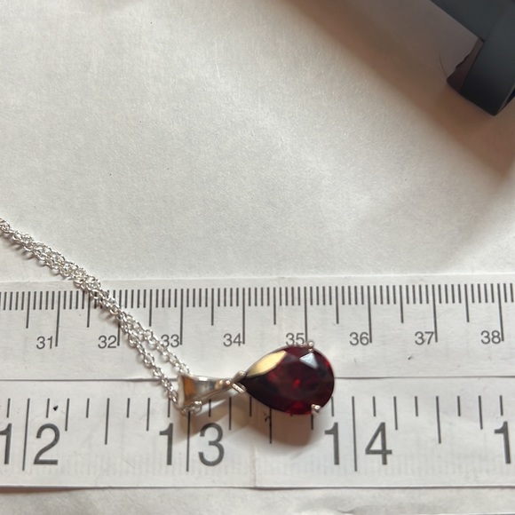 Sterling silver and Garnet pear shaped pendant - Picture 4 of 9